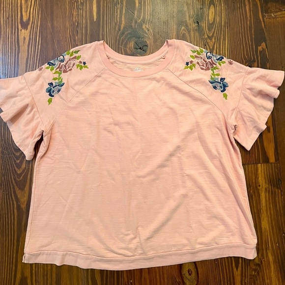 ST. JOHNS BAY Short Sleeve Top Ruffle Sleeves and Floral Embroidery Shoulders - Picture 3 of 4